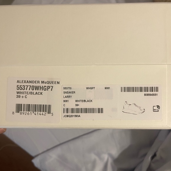 Brand new Alexander McQueen - Picture 10 of 16